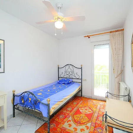 By Interhome 度假居 卡尔佩